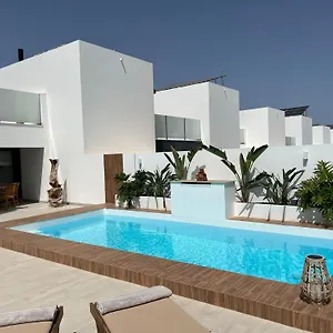 https://villa-luna-1.in-canary-islands.com